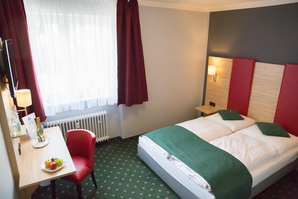 Hotel Cosima Vaterstetten Habitación foto