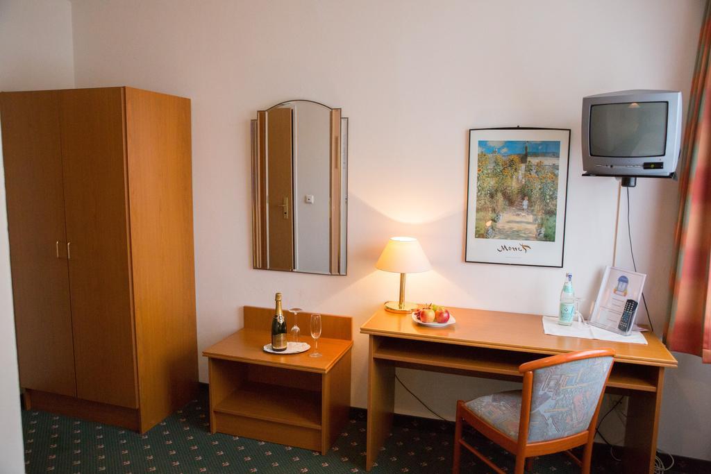 Hotel Cosima Vaterstetten Habitación foto